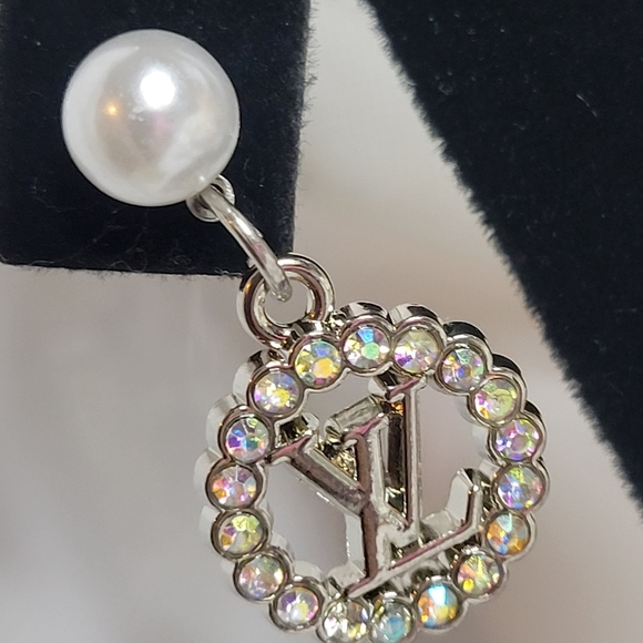 Arora Borealis Crystal, SILVER, Pearl Studded Earings LV Zipper Pull - Picture 2 of 4